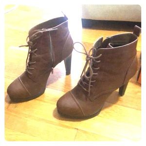 “Hotlanta” brown boots